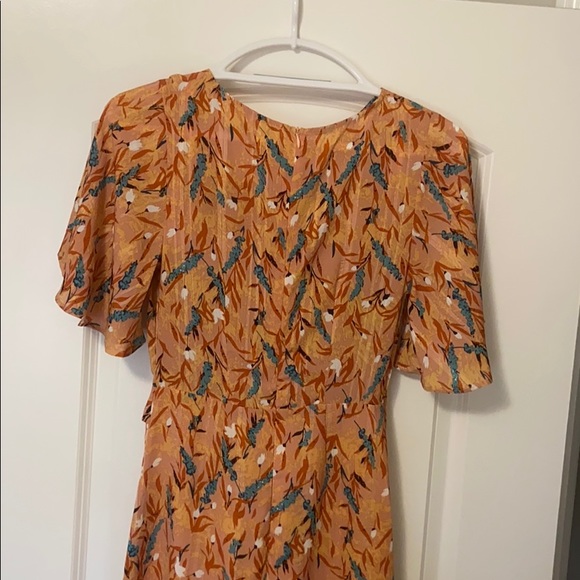 Cozy & Flattering Sundress - Picture 5 of 5